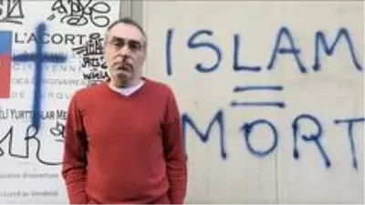 Fransa'da İslam düşmanlığı devam ediyor! Türk derneğine çirkin saldırı Fransa'da İslam düşmanlığı devam ediyor! Türk derneğine çirkin saldırı