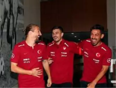 'Caner gibi Arda da milli formayı giyebilir' diyen Şenol Güneş'ten çağrı: İyi bir sol bek varsa gönderin 'Caner gibi Arda da milli formayı giyebilir' diyen Şenol Güneş'ten çağrı: İyi bir sol bek varsa gönderin