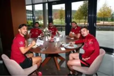 'Caner gibi Arda da milli formayı giyebilir' diyen Şenol Güneş'ten çağrı: İyi bir sol bek varsa gönderin 'Caner gibi Arda da milli formayı giyebilir' diyen Şenol Güneş'ten çağrı: İyi bir sol bek varsa gönderin