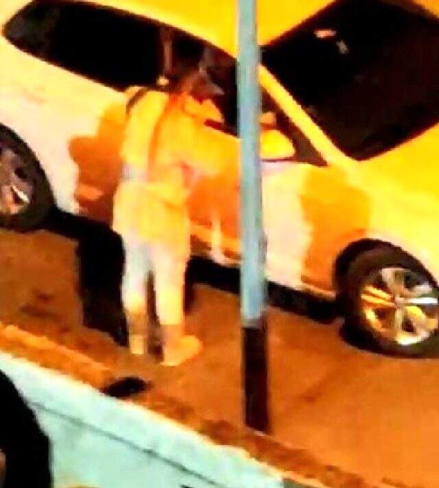 Sokak ortasında yapılan fuhuş pazarlığı mahalle halkını isyan ettirdi