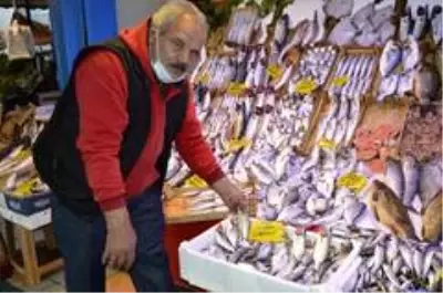 Taze çinekop tezgahta Taze çinekop tezgahta