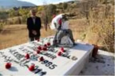 Van depreminde yaşamını yitiren DHA Muhabiri Cem Emir mezarı başında anıldı