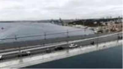 Saygıyla anıyoruz! 15 Temmuz Şehitler Köprüsü'nde 09.05'te hayat durdu Saygıyla anıyoruz! 15 Temmuz Şehitler Köprüsü'nde 09.05'te hayat durdu
