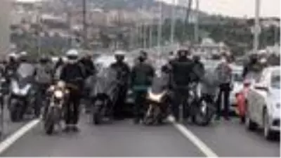 Saygıyla anıyoruz! 15 Temmuz Şehitler Köprüsü'nde 09.05'te hayat durdu Saygıyla anıyoruz! 15 Temmuz Şehitler Köprüsü'nde 09.05'te hayat durdu