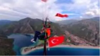 Afyonkarahisarlı yamaç paraşütçüsü 'Atatürk' için uçtu Afyonkarahisarlı yamaç paraşütçüsü 'Atatürk' için uçtu