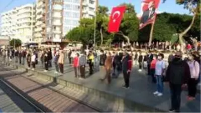 Antalya'da sosyal mesafeli 10 Kasım töreni Antalya'da sosyal mesafeli 10 Kasım töreni