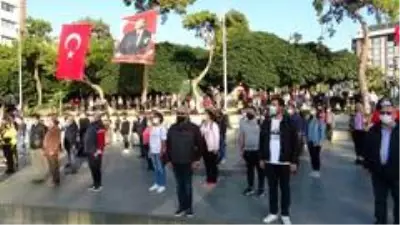 Antalya'da sosyal mesafeli 10 Kasım töreni Antalya'da sosyal mesafeli 10 Kasım töreni