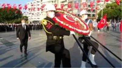 Antalya'da sosyal mesafeli 10 Kasım töreni Antalya'da sosyal mesafeli 10 Kasım töreni