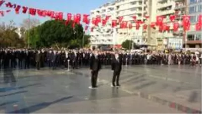 Antalya'da sosyal mesafeli 10 Kasım töreni Antalya'da sosyal mesafeli 10 Kasım töreni