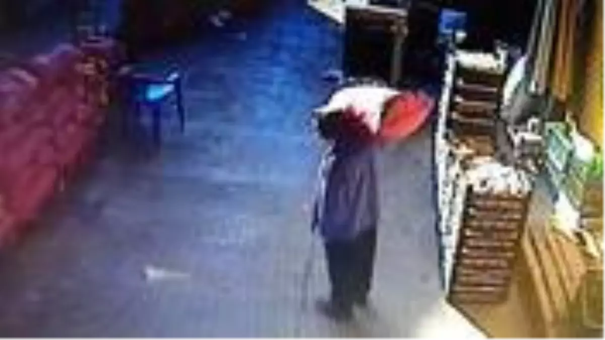 Atatürk için omzundaki 35 kiloluk biber çuvalıyla saygı duruşunda bulundu