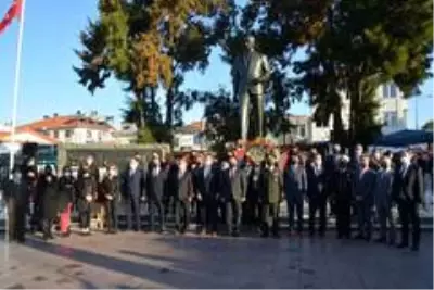 Ayvalık'ta Atatürk'ün 82. yıldönümü hüznü Ayvalık'ta Atatürk'ün 82. yıldönümü hüznü