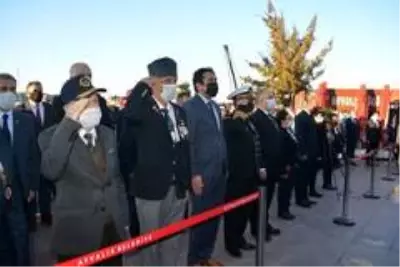 Ayvalık'ta Atatürk'ün 82. yıldönümü hüznü Ayvalık'ta Atatürk'ün 82. yıldönümü hüznü