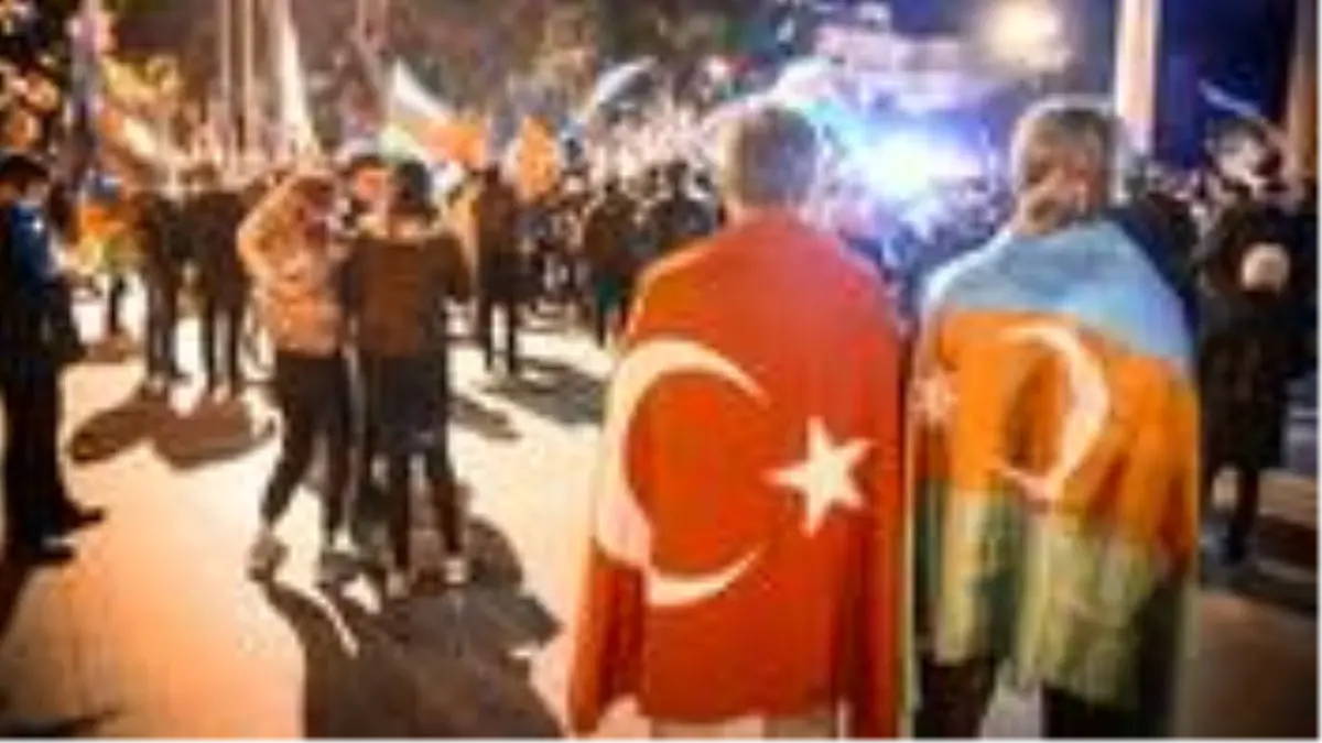 Azerbaycan'da tarihi gece! Zafer kutlamaları sabaha kadar devam etti