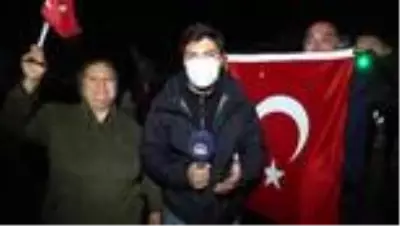 Azerbaycanlılar Dağlık Karabağ'da varılan anlaşmayı coşkuyla kutluyor (2) Azerbaycanlılar Dağlık Karabağ'da varılan anlaşmayı coşkuyla kutluyor (2)