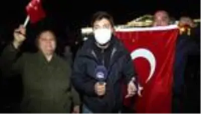 Azerbaycanlılar Dağlık Karabağ'da varılan anlaşmayı coşkuyla kutluyor (2) Azerbaycanlılar Dağlık Karabağ'da varılan anlaşmayı coşkuyla kutluyor (2)