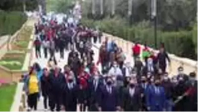 Azerbaycanlılar Dağlık Karabağ'da varılan anlaşmayı coşkuyla kutluyor (3) Azerbaycanlılar Dağlık Karabağ'da varılan anlaşmayı coşkuyla kutluyor (3)