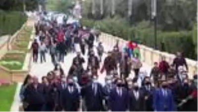 Azerbaycanlılar Dağlık Karabağ'da varılan anlaşmayı coşkuyla kutluyor (3) Azerbaycanlılar Dağlık Karabağ'da varılan anlaşmayı coşkuyla kutluyor (3)