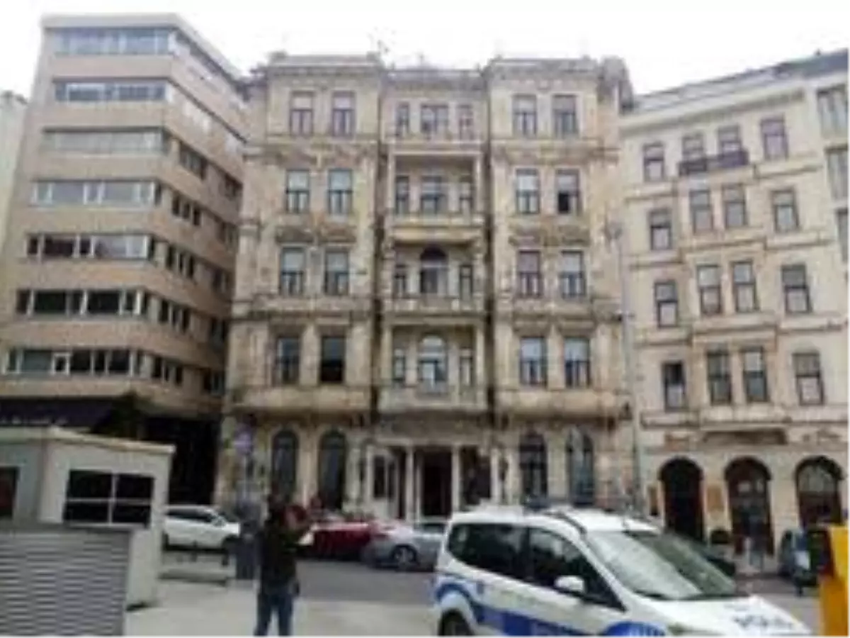Son dakika haberi: Beyoğlu'nda tarihi otelde bir kadın ölü bulundu