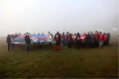 Bolu'da sisler içinde Atatürk için 'Sonsuzluk Yürüyüşü' Bolu'da sisler içinde Atatürk için 'Sonsuzluk Yürüyüşü'