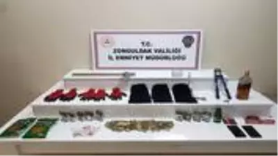 Hırsızlık zanlıları suçüstü yakalandı: 4 tutuklu Hırsızlık zanlıları suçüstü yakalandı: 4 tutuklu