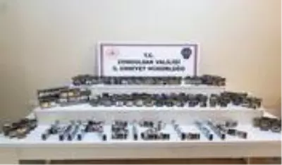 Hırsızlık zanlıları suçüstü yakalandı: 4 tutuklu Hırsızlık zanlıları suçüstü yakalandı: 4 tutuklu