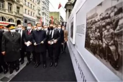 - İstiklal Caddesi'nde 'Atatürk'e Saygı / Dünyanın Gözünden Atatürk Sergisi' - İstiklal Caddesi'nde 'Atatürk'e Saygı / Dünyanın Gözünden Atatürk Sergisi'