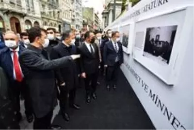 - İstiklal Caddesi'nde 'Atatürk'e Saygı / Dünyanın Gözünden Atatürk Sergisi' - İstiklal Caddesi'nde 'Atatürk'e Saygı / Dünyanın Gözünden Atatürk Sergisi'