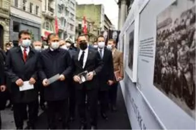 - İstiklal Caddesi'nde 'Atatürk'e Saygı / Dünyanın Gözünden Atatürk Sergisi' - İstiklal Caddesi'nde 'Atatürk'e Saygı / Dünyanın Gözünden Atatürk Sergisi'