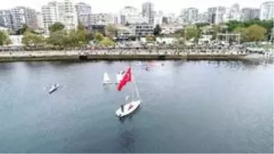 Kadıköy'de 10 Kasım'da 'Ata'ya saygı zinciri' oluşturuldu Kadıköy'de 10 Kasım'da 'Ata'ya saygı zinciri' oluşturuldu