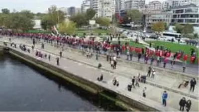 Kadıköy'de 10 Kasım'da 'Ata'ya saygı zinciri' oluşturuldu Kadıköy'de 10 Kasım'da 'Ata'ya saygı zinciri' oluşturuldu