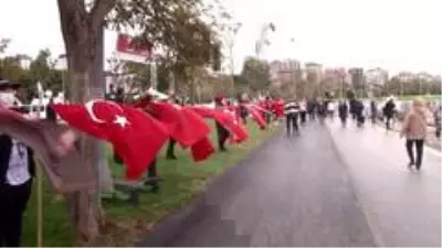 Kadıköy'de 10 Kasım'da 'Ata'ya saygı zinciri' oluşturuldu Kadıköy'de 10 Kasım'da 'Ata'ya saygı zinciri' oluşturuldu