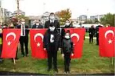 Kadıköy'de 10 Kasım'da 'Ata'ya saygı zinciri' oluşturuldu Kadıköy'de 10 Kasım'da 'Ata'ya saygı zinciri' oluşturuldu