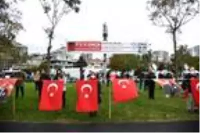 Kadıköy'de 10 Kasım'da 'Ata'ya saygı zinciri' oluşturuldu Kadıköy'de 10 Kasım'da 'Ata'ya saygı zinciri' oluşturuldu