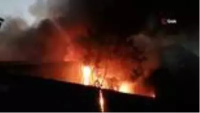 Kartal'da kağıt fabrikası alev alev yandı Kartal'da kağıt fabrikası alev alev yandı