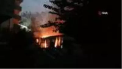 Kartal'da kağıt fabrikası alev alev yandı Kartal'da kağıt fabrikası alev alev yandı