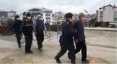 Son dakika haber... Kaçak içki operasyonu: 3 gözaltı Son dakika haber... Kaçak içki operasyonu: 3 gözaltı
