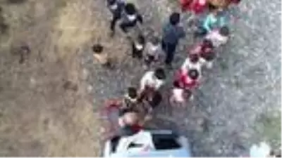 Komşusunun kitabıyla öğretmen oldu, başkaları da olsun diye köy köy geziyor Komşusunun kitabıyla öğretmen oldu, başkaları da olsun diye köy köy geziyor