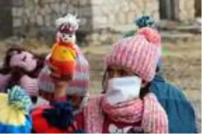 Komşusunun kitabıyla öğretmen oldu, başkaları da olsun diye köy köy geziyor Komşusunun kitabıyla öğretmen oldu, başkaları da olsun diye köy köy geziyor