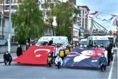 Pandemiyle mücadele eden sağlık çalışanları Ata'sını unutmadı
