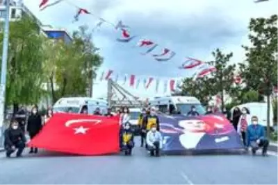 Pandemiyle mücadele eden sağlık çalışanları Ata'sını unutmadı