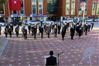 Pazaryeri'nde saat 9'u 5 geçe hayat durdu Pazaryeri'nde saat 9'u 5 geçe hayat durdu