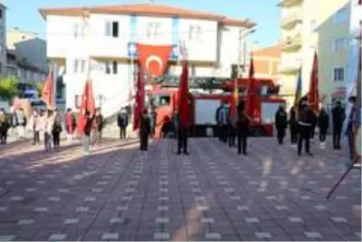 Pazaryeri'nde saat 9'u 5 geçe hayat durdu Pazaryeri'nde saat 9'u 5 geçe hayat durdu
