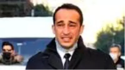 Saygı duruşunda gözyaşlarını tutamadı Saygı duruşunda gözyaşlarını tutamadı