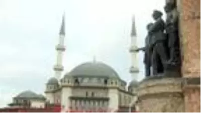 Taksim Cumhuriyet Anıtı'nda Atatürk'ü anma töreni Taksim Cumhuriyet Anıtı'nda Atatürk'ü anma töreni