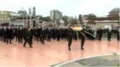 Taksim Cumhuriyet Anıtı'nda Atatürk'ü anma töreni Taksim Cumhuriyet Anıtı'nda Atatürk'ü anma töreni