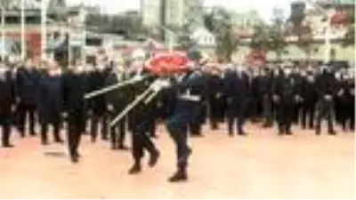 Taksim Cumhuriyet Anıtı'nda Atatürk'ü anma töreni Taksim Cumhuriyet Anıtı'nda Atatürk'ü anma töreni