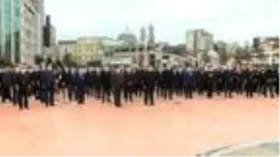 Taksim Cumhuriyet Anıtı'nda Atatürk'ü anma töreni Taksim Cumhuriyet Anıtı'nda Atatürk'ü anma töreni