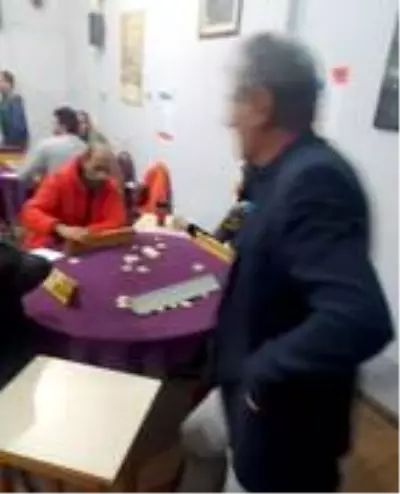 Tekirdağ'da kumar oynayan 10 kişiye 9 bin lira ceza Tekirdağ'da kumar oynayan 10 kişiye 9 bin lira ceza