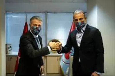 Teknik Direktör Abdullah Avcı Trabzon'a gitti Teknik Direktör Abdullah Avcı Trabzon'a gitti