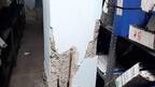 Ağır hasarlı Torbalı belediye binasında deprem anı